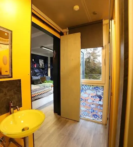 Tiny Haus #02 Cube 18 زيفيلد